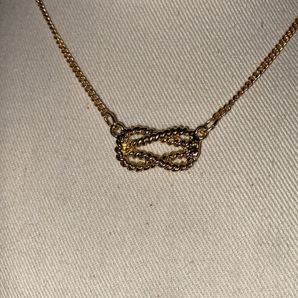 Gold tone rope knot necklace - Picture 2 of 4